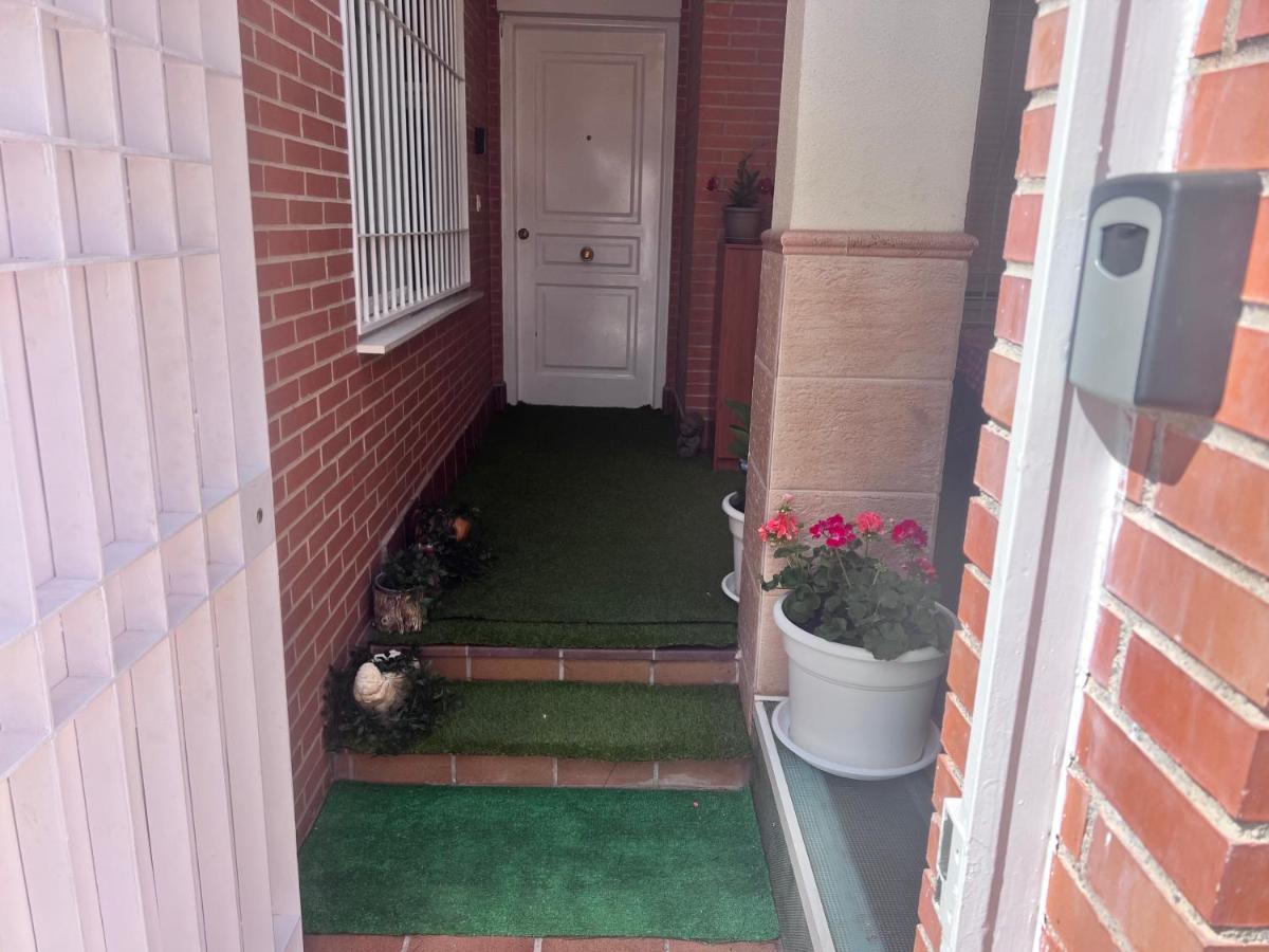 Casa Ideal Familias Y Grupos Con Balcones Exterior Soleada Patios Cerca Alhambra, Sierra Nevada, Rio Genil, Lancha Del Genil, Parque Llano Y Reloj Del Sol Con Barbacoas, Campo De Futbol, Circuito Gimnasia Διαμέρισμα Γρανάδα Εξωτερικό φωτογραφία